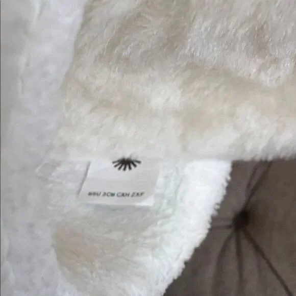 NWT Ugg maxi slide logo quilted puff platform slipper sandals white black retro - Picture 12 of 13